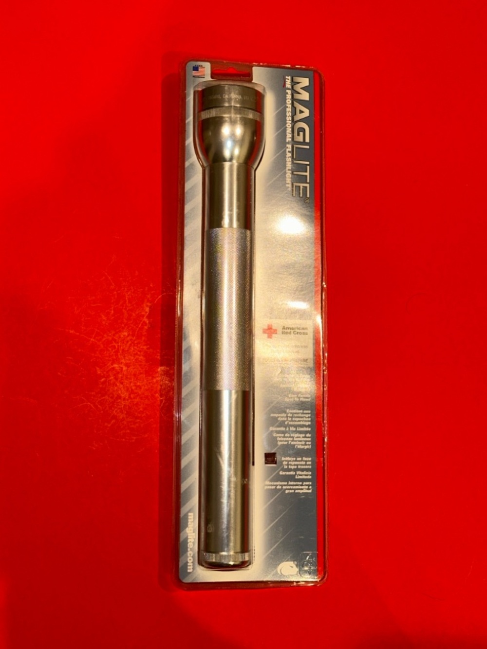VTG Mag Lite 4 D Cell Silver Flashlight Unopened 2004 S4D106 Model NOS Brand NEW